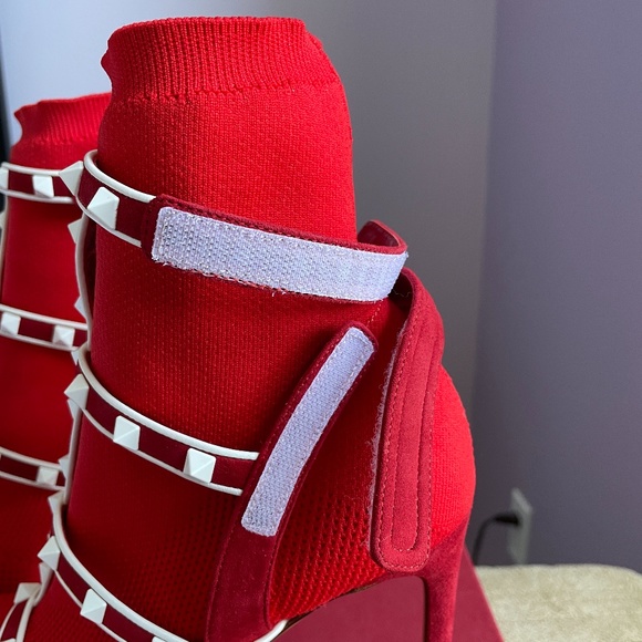 Valentino Garavani Rockstud Bodytech Boots - Picture 10 of 16